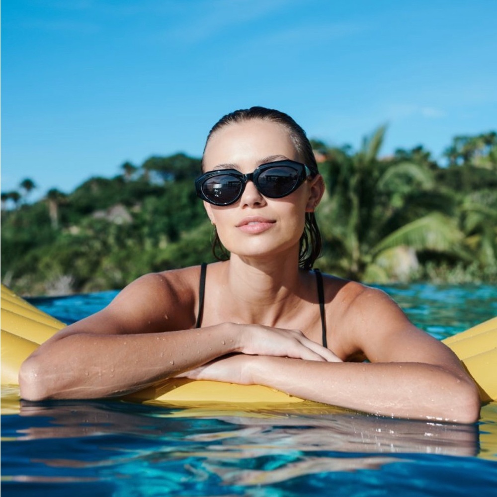 Hanna x ISEA Sunglasses Black Frames and Lens NEW!